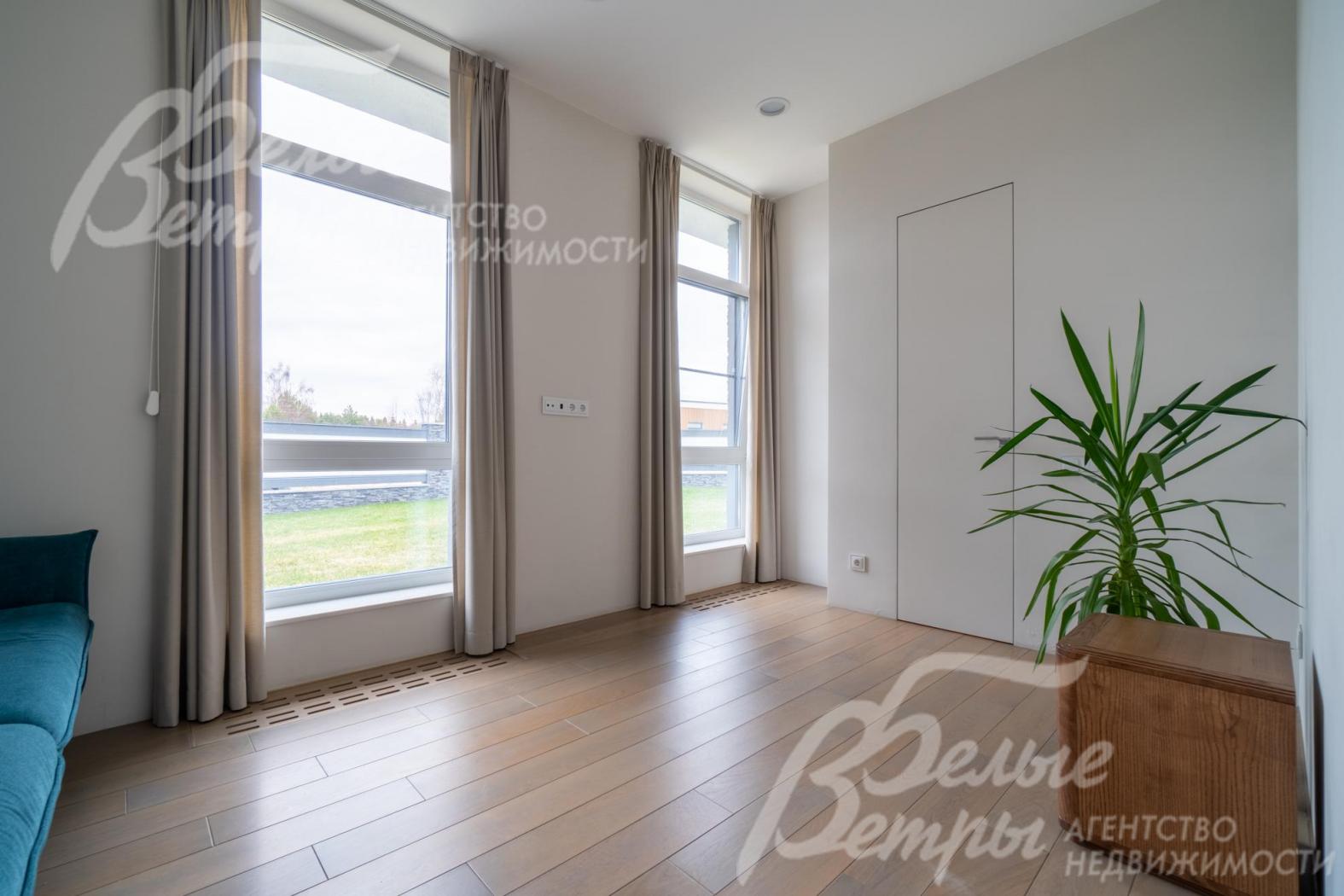 На полу инженерная дубовая доска LuxuryTree, Дуб Кавказский