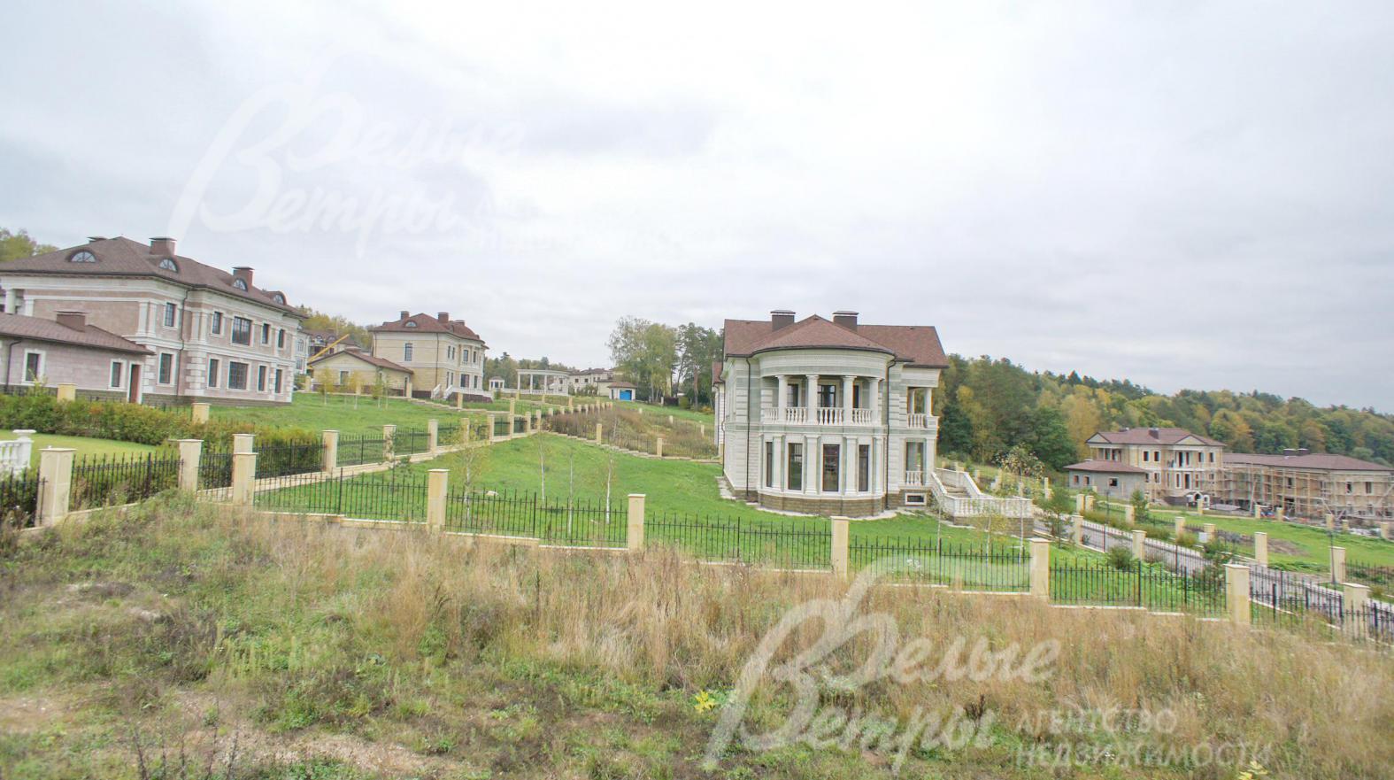 Участок 20.5 соток имеет естественный уклон