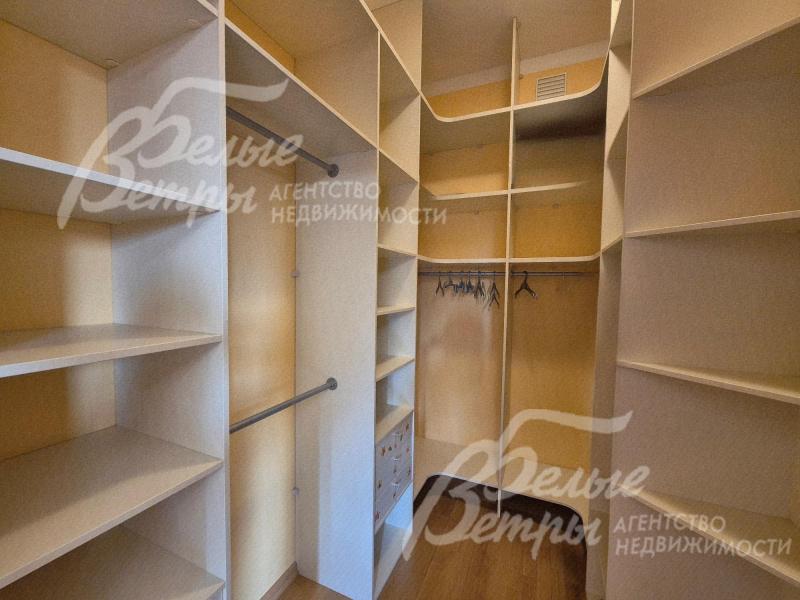 Гардеробная в детской спальне