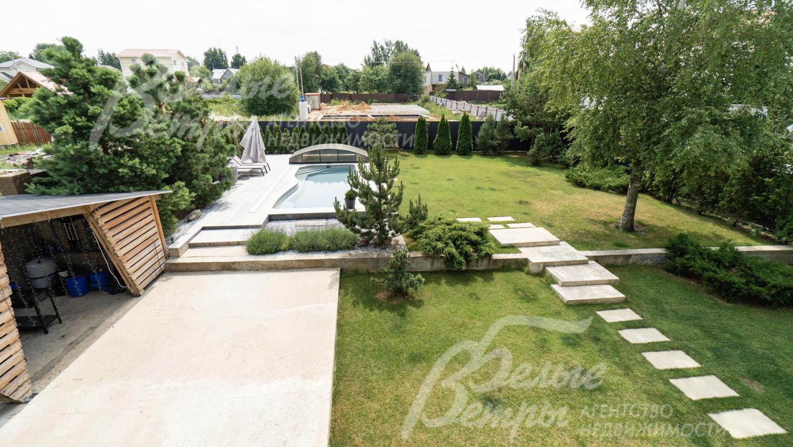 Высажено около 100 деревьев