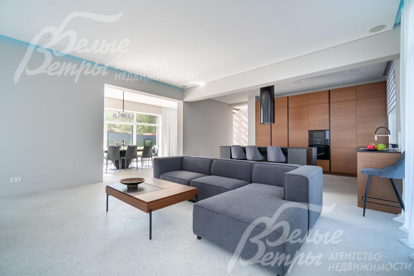 Стены окрашены в благородный серый оттенок, приятный для глаз