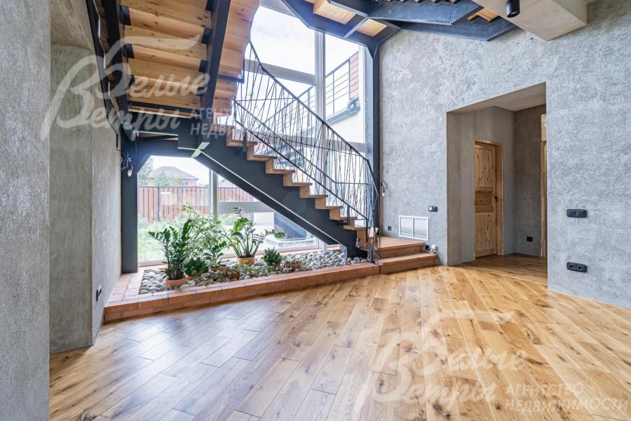 Холл первого этажа