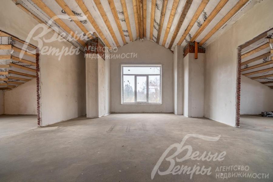 Мансардный этаж открывает широкие возможности для обустройства: здесь можно разместить спальню, кабинет, игровую или зону отдыха