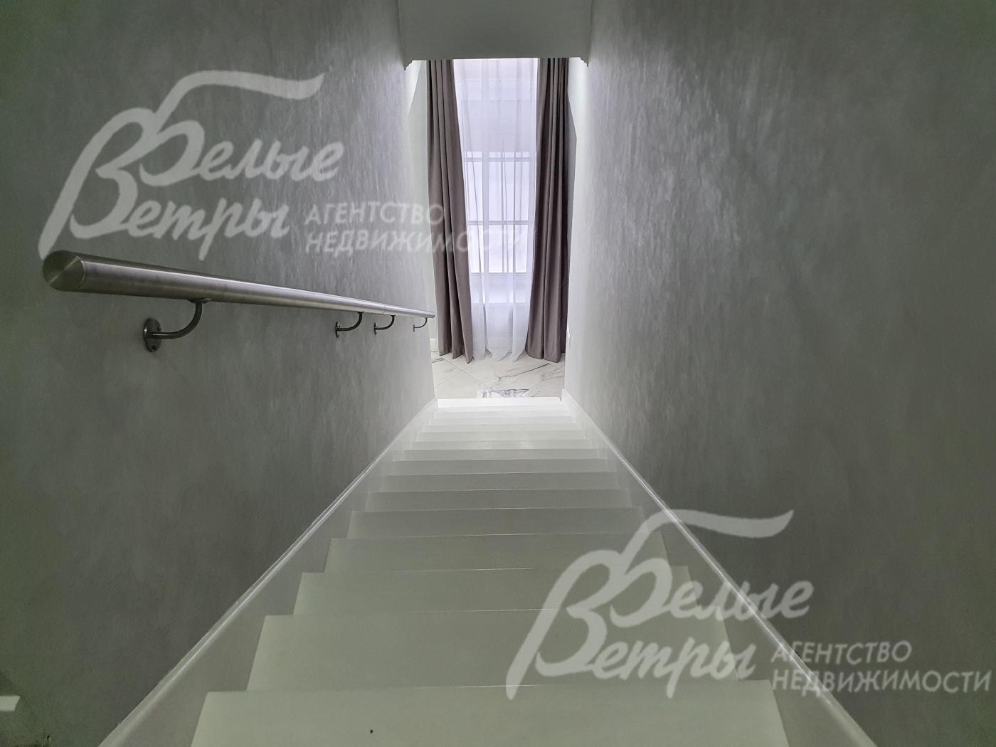 Удобные поручни на лестничном марше