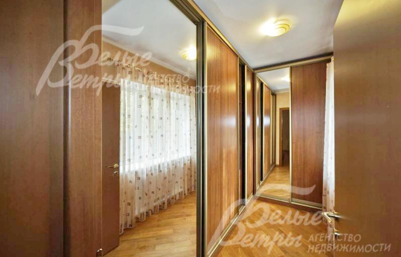 Гардеробная при входе