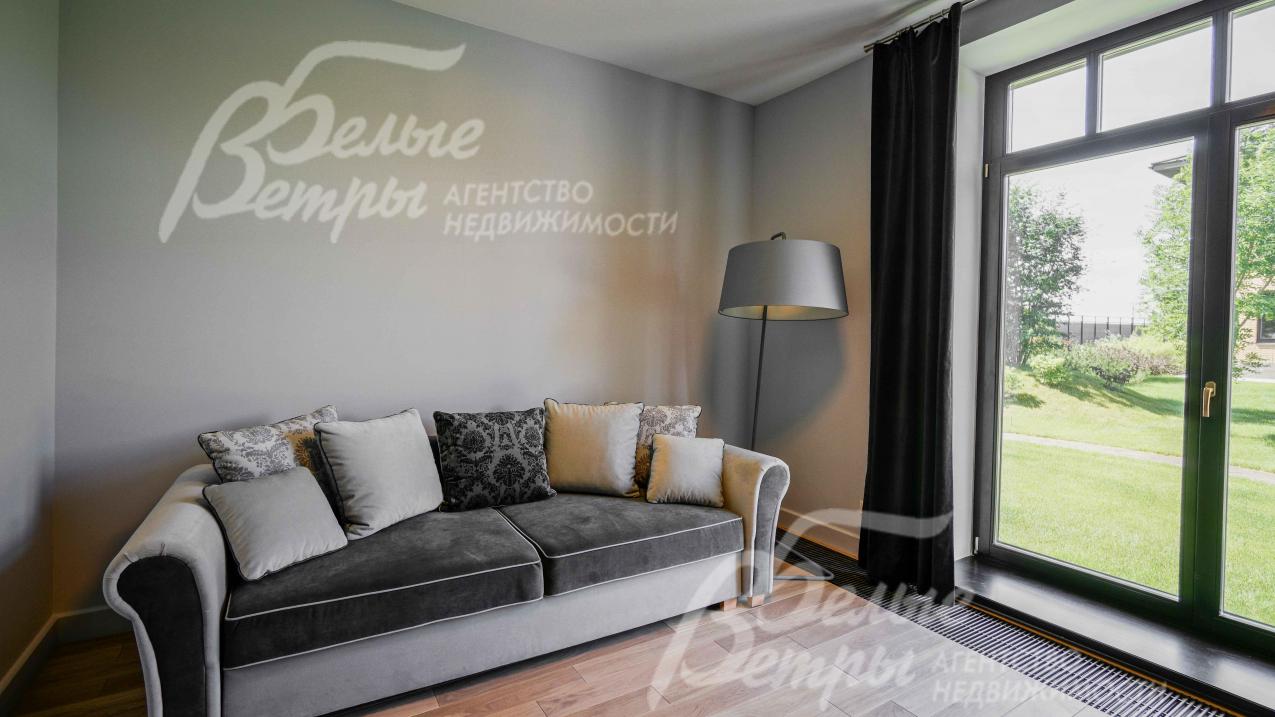 Кабинет на 1-м этаже с панорамным окном