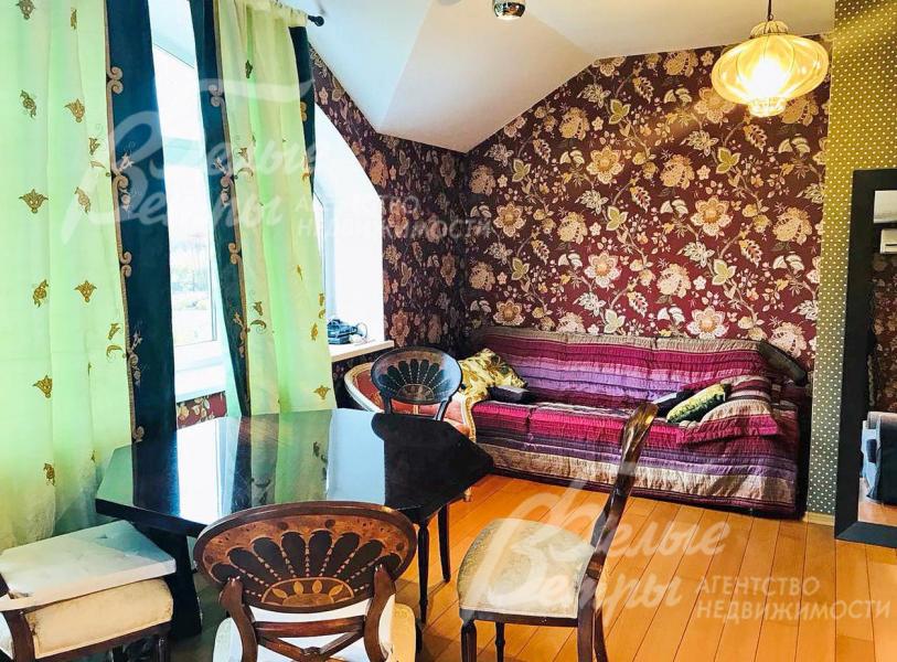 Столик от "Armani"