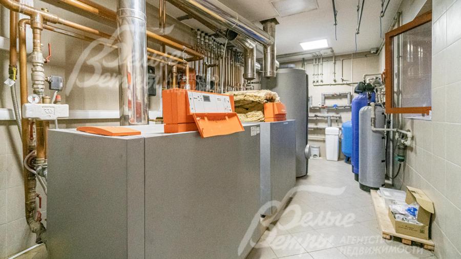 Два газовых котла Viessmann (Германия) по 96 кВт. С электронными блоками управления, подключены к системе "Умный дом"