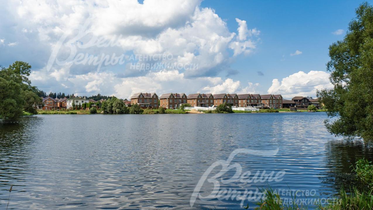 Пруд в поселке