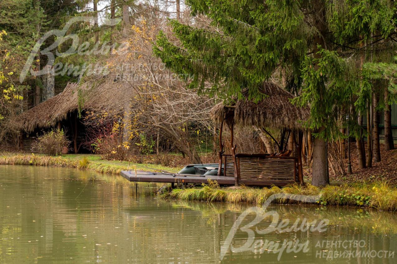 На пруду применяется аэрация, долив воды из отдельной скважины через станцию фильтрации и возможностью подогрева