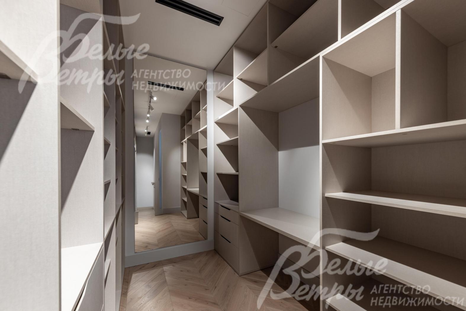 Гардеробная при детской спальне 2