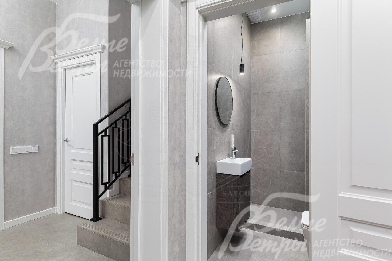 Гостевой санузел с душем на первом этаже