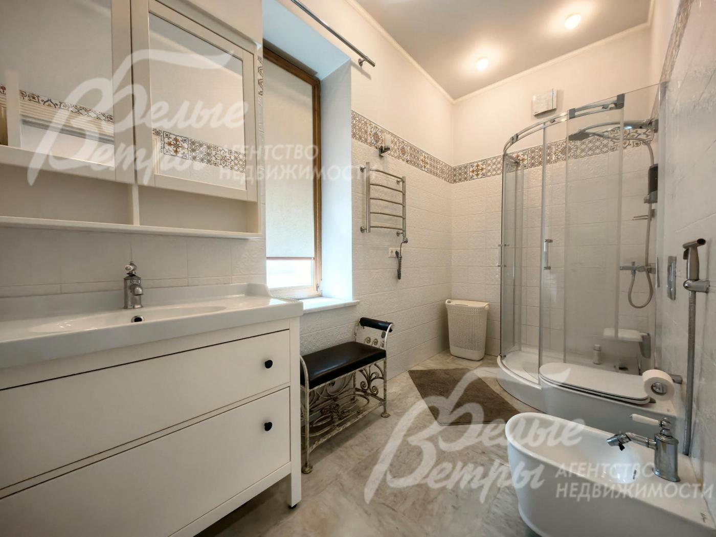 Санузел мастер-спальни с душевой