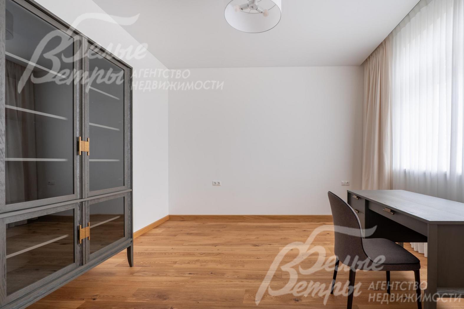 Рабочее место в спальне