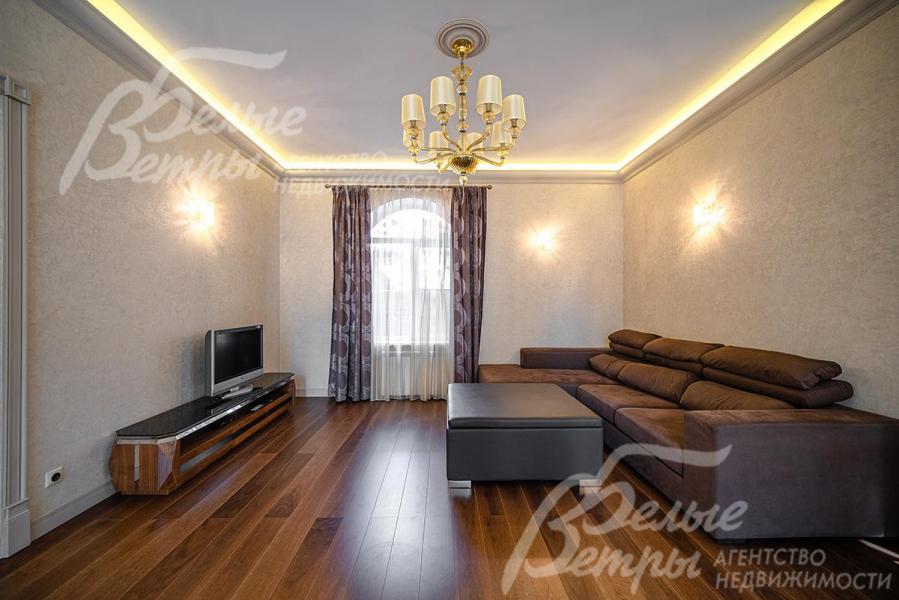 Потолки с подсветкой и люстрами