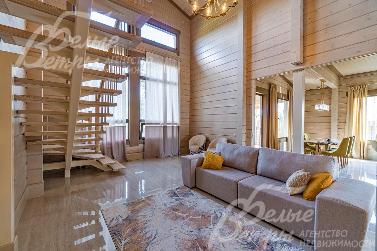 Гостиная со вторым светом