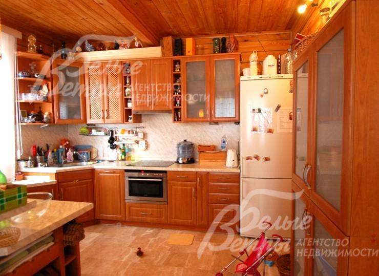 Кухонный гарнитур со встроенной техникой