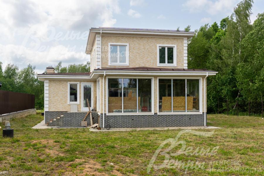 Стены дома облицованы термопанелями