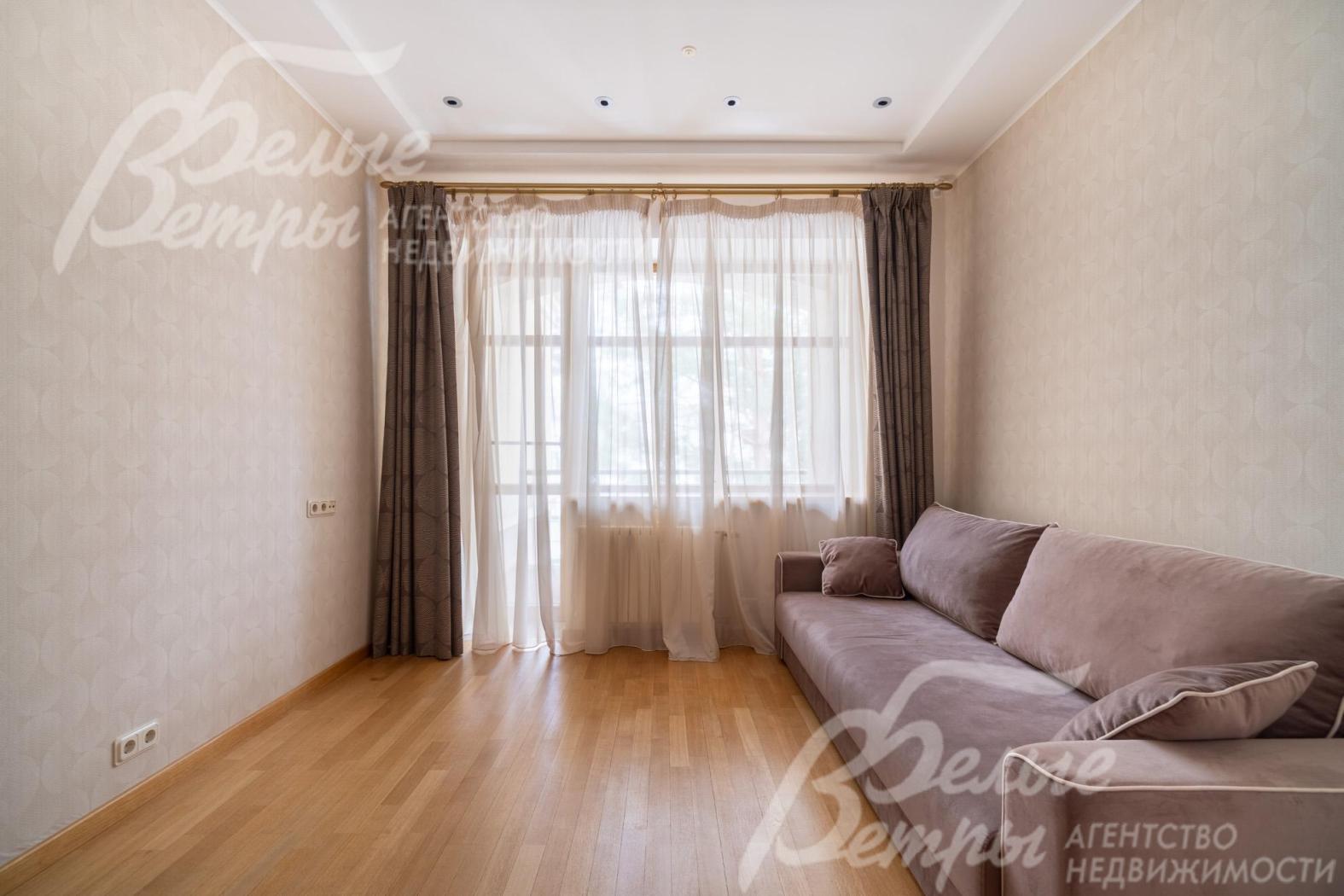 Кабинет с балконом