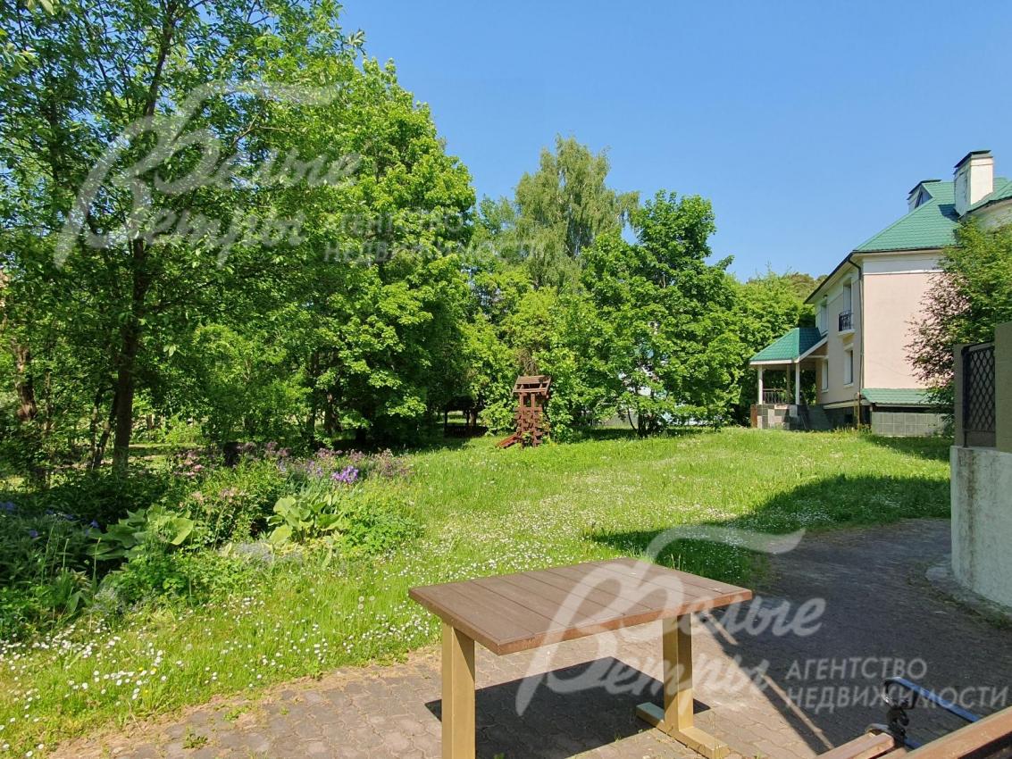 Мангальная зона около дома