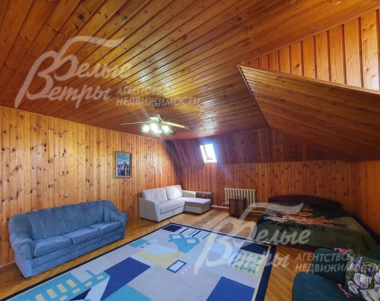 Одна из спален на 2 этаже