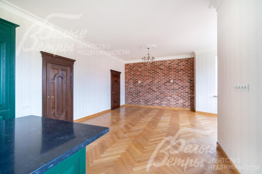 Столешница изготовлена из акрилового камня. Есть вся необходимая техника брендов Liebherr, Neff и Gorenje