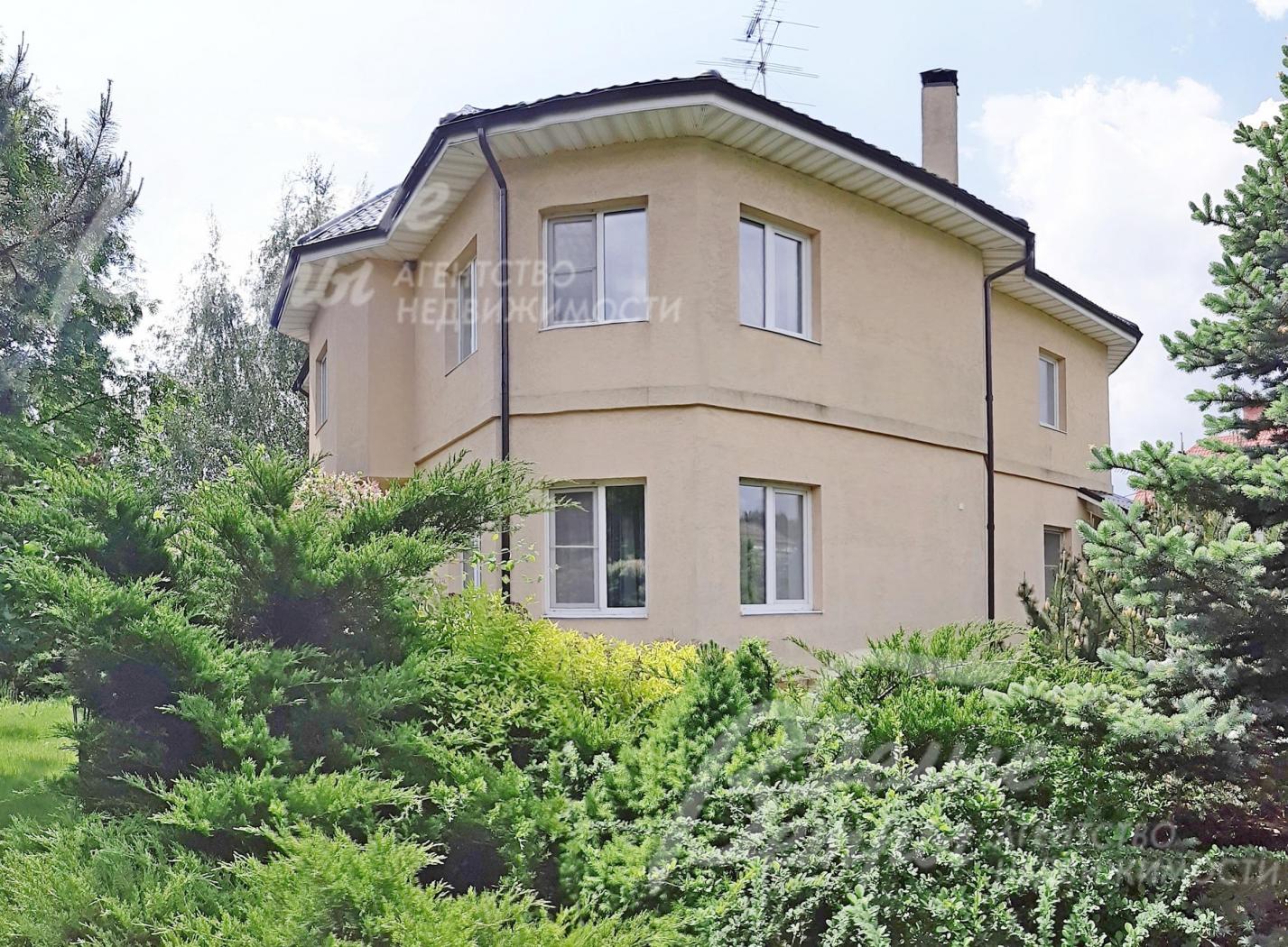 Множество деревьев на участке 15 соток