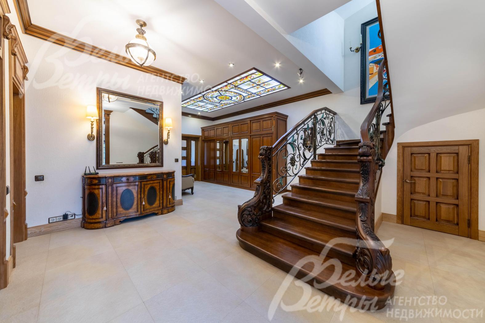 Холл 1го этажа 