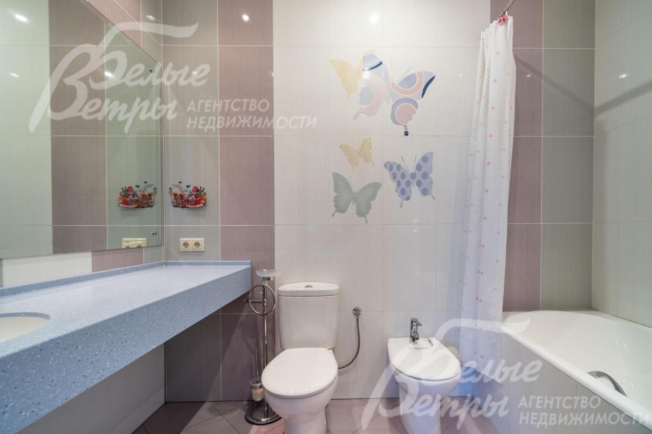 Санузел при второй спальне с ванной