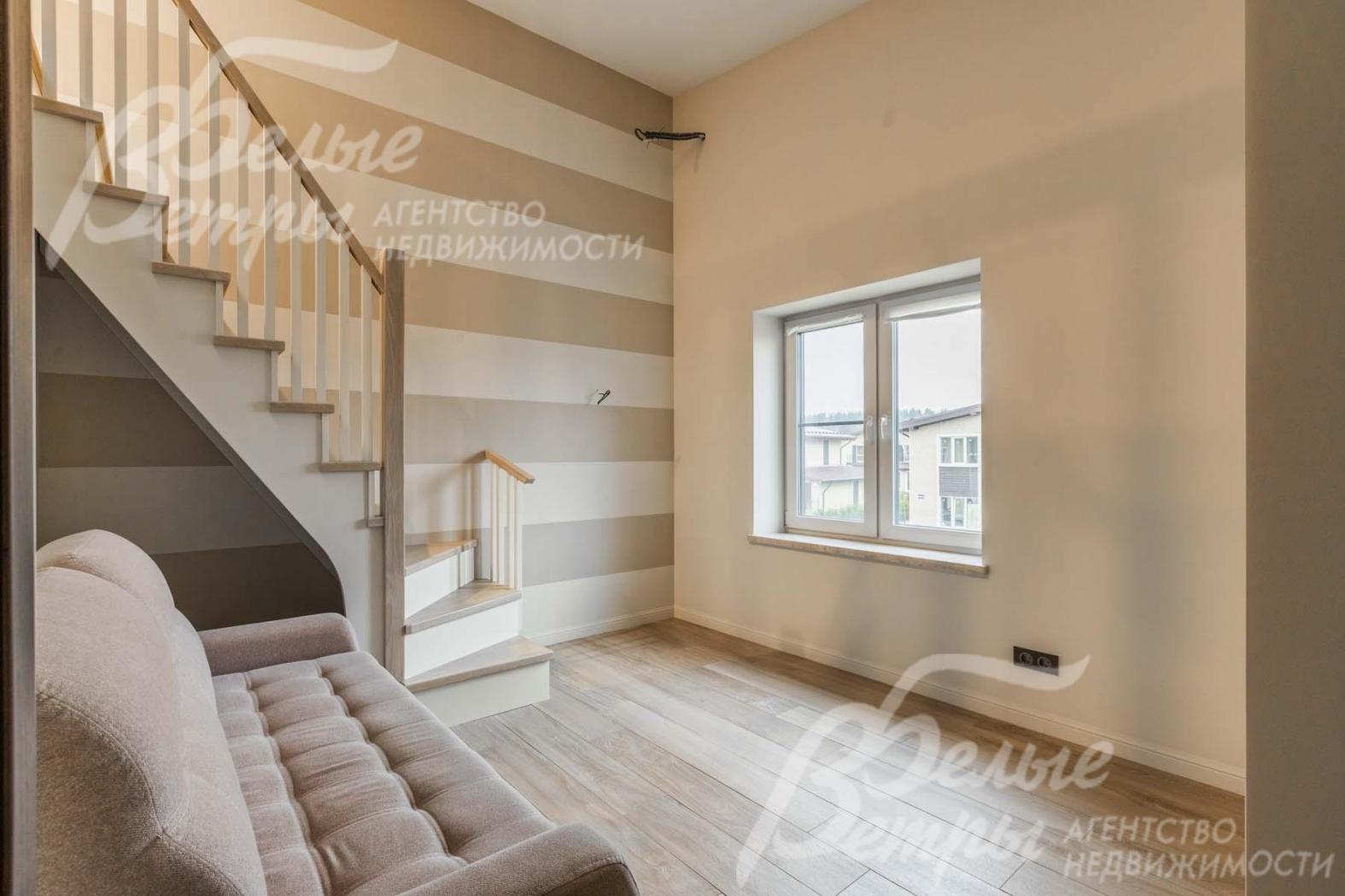 Есть спальня на первом этаже