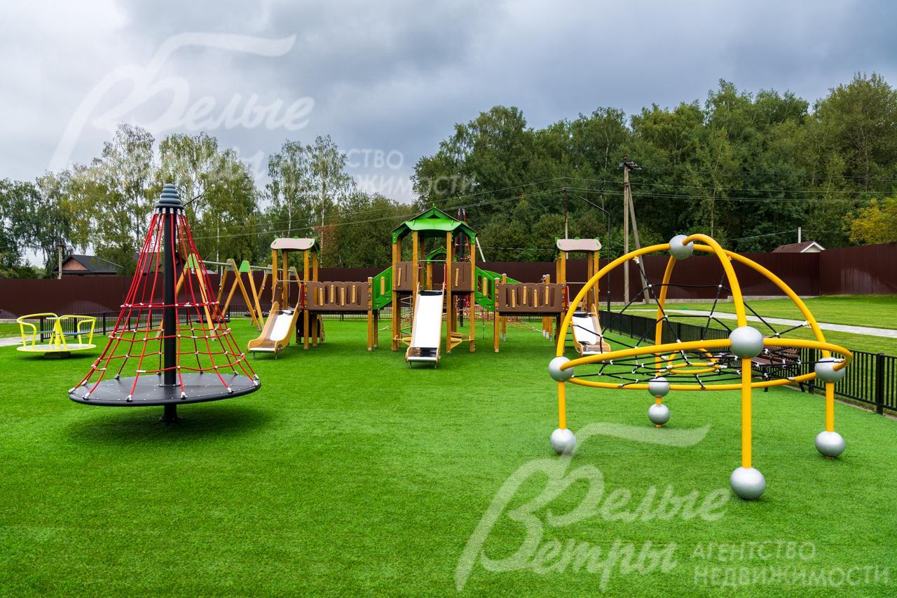 Детские площадки в поселке Ильичевка