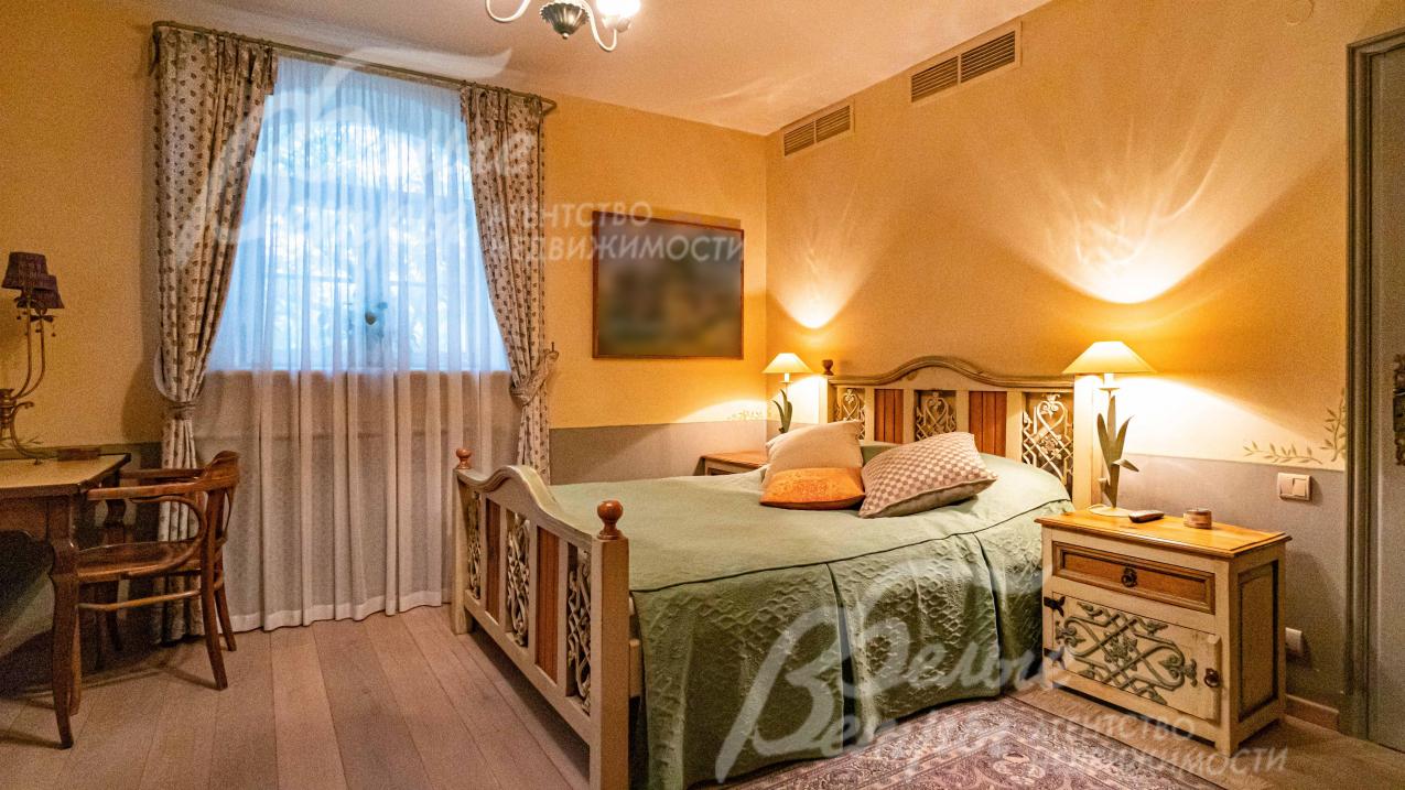 Спальня 17 кв.м со своим санузлом на 1-ом этаже