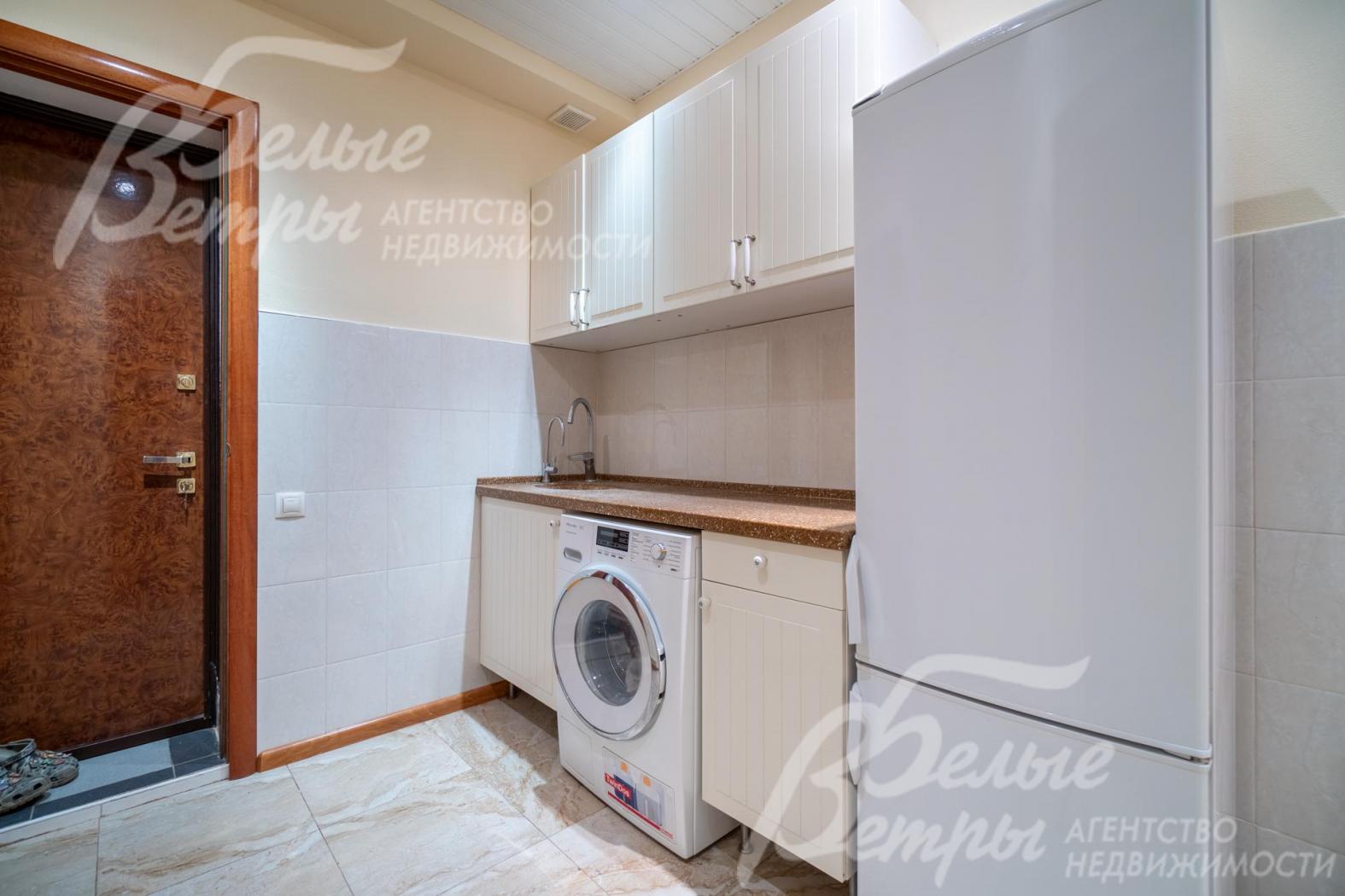 Постирочная: установлена стиральная машина Miele