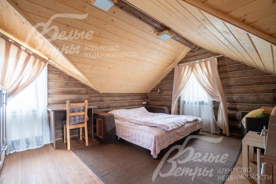 Спальня в бане на втором этаже - полностью укомплектована мебелью