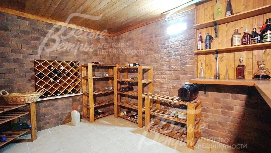 Винный погреб и холодная кладовая на цокольном этаже