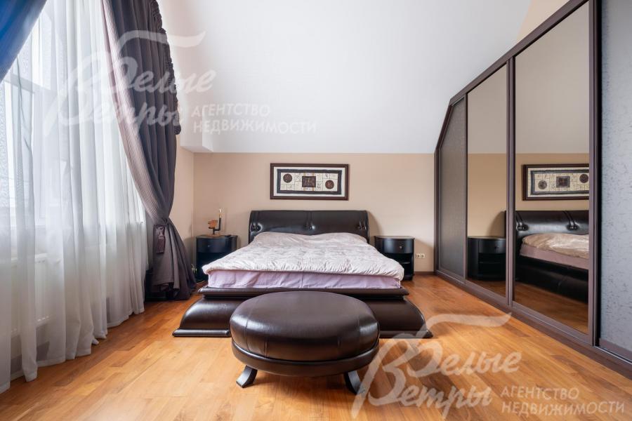 Все шкафы в доме - встроенные, марки MisterDoors