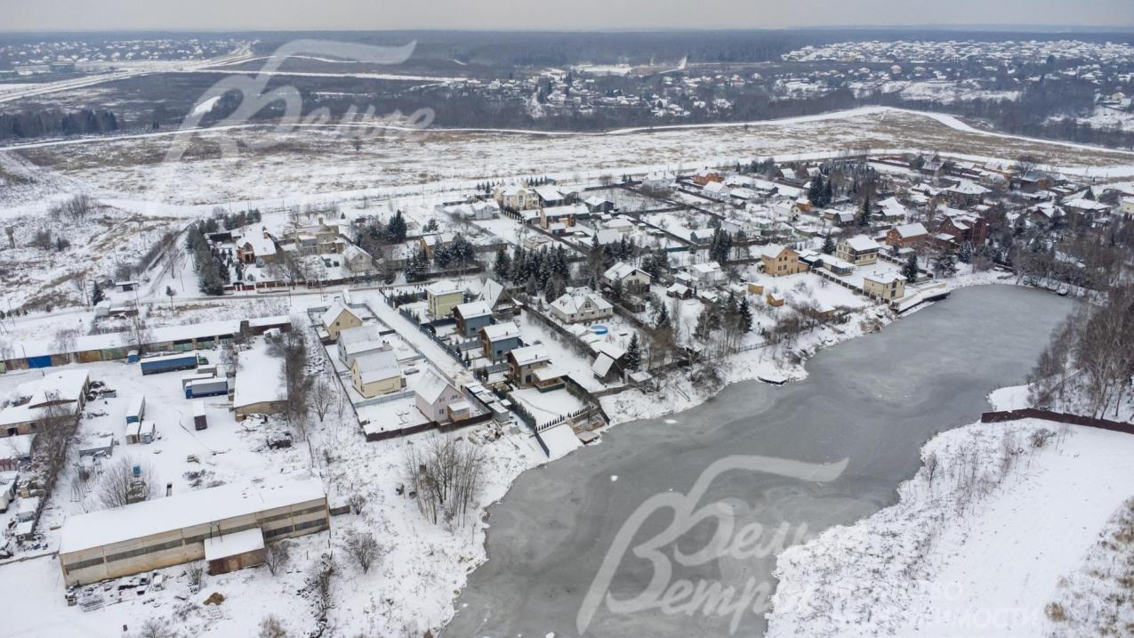 Дом находится недалеко от реки