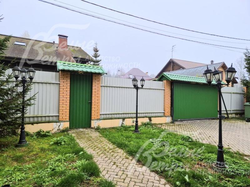 Парковочная площадка перед домом.