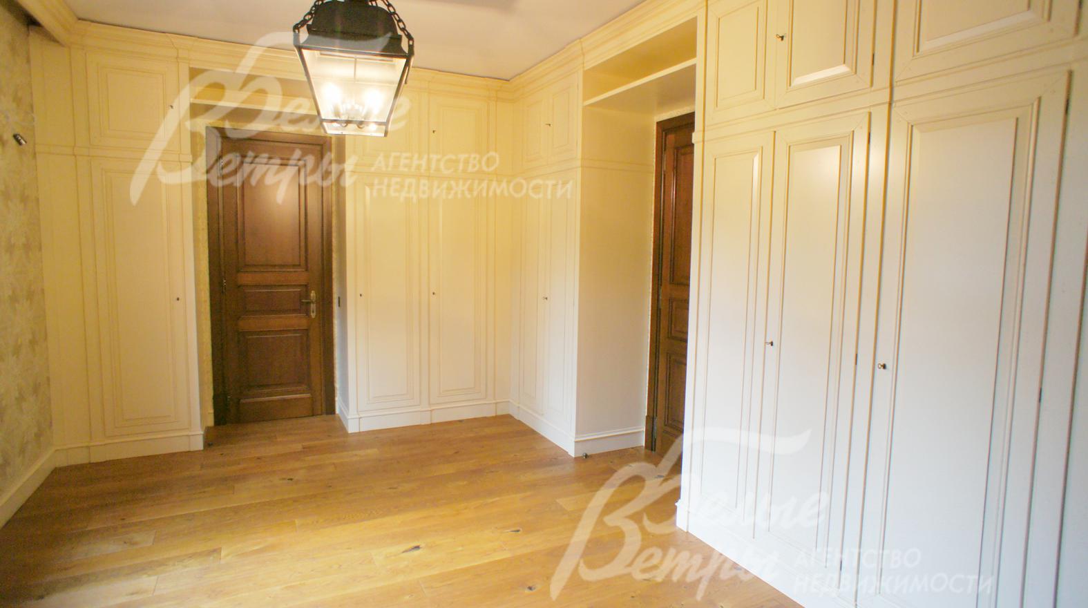 Гардеробная в мастер-спальне