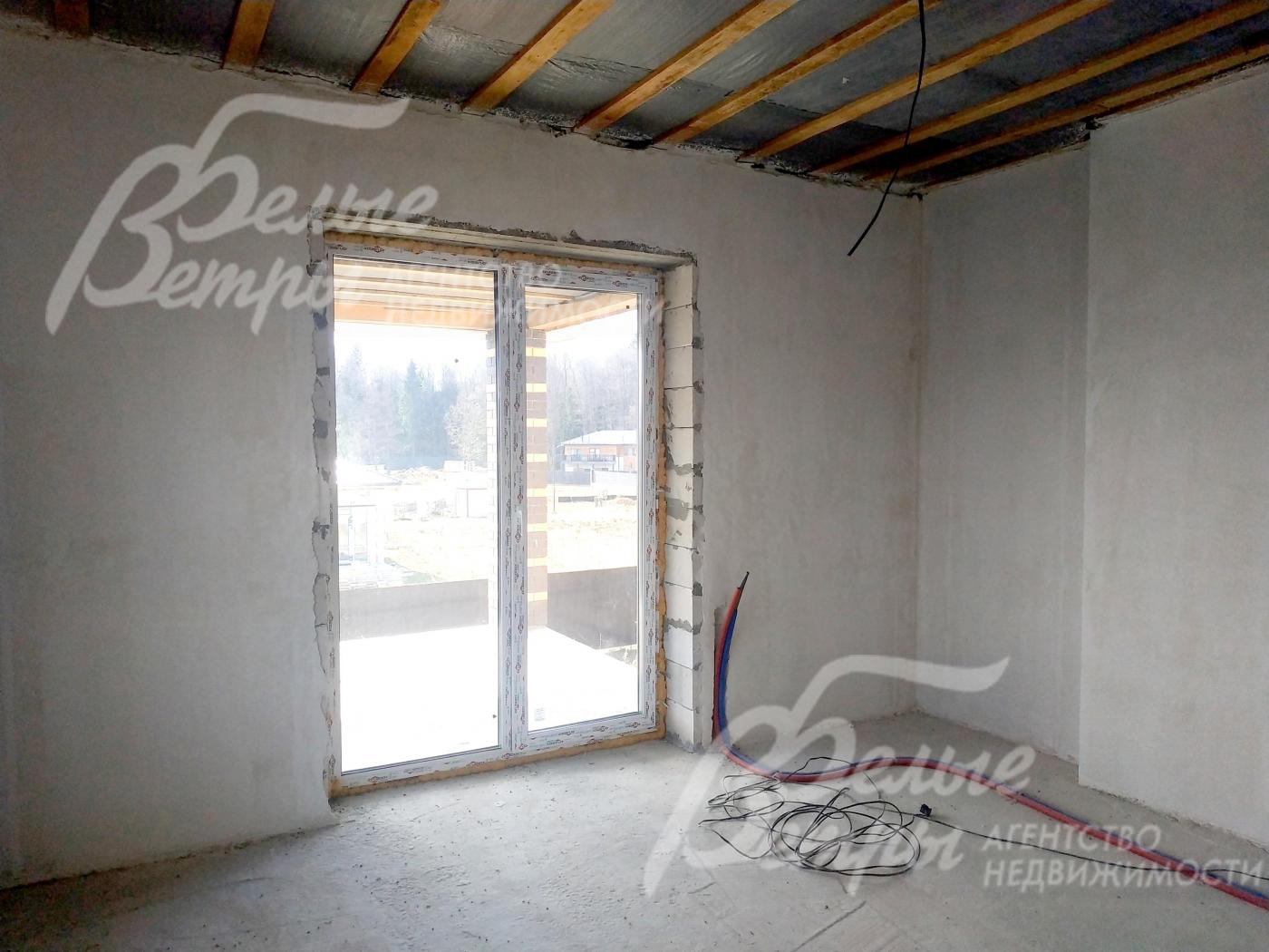 Из зоны гостиной - выход на крытую террасу площадью 12 кв.м