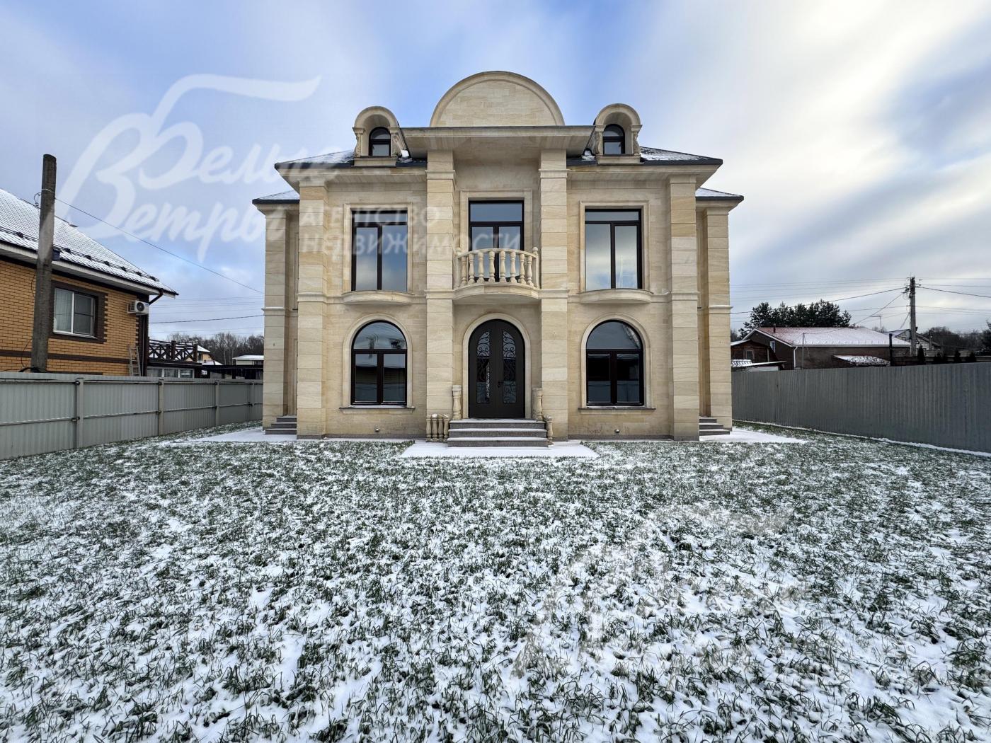 Фасад здания уникален — это единственный подобный объект в России. За основу проекта архитектурное агентство взяло фото французского дома