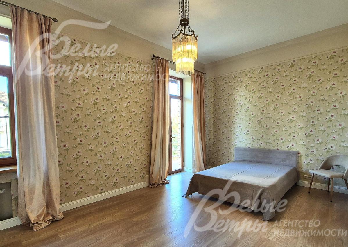 Выход на балкон из детской спальни.