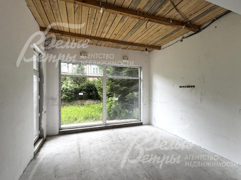 Предусмотрено панорамное остекление в общих зонах на 1-м этаже