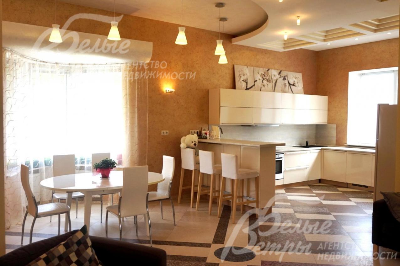 Зона кухни-столовой