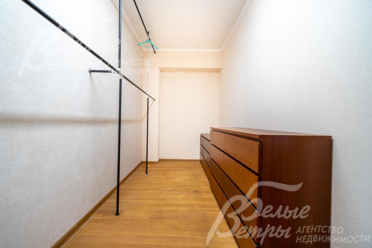 Одна из гардеробных в доме