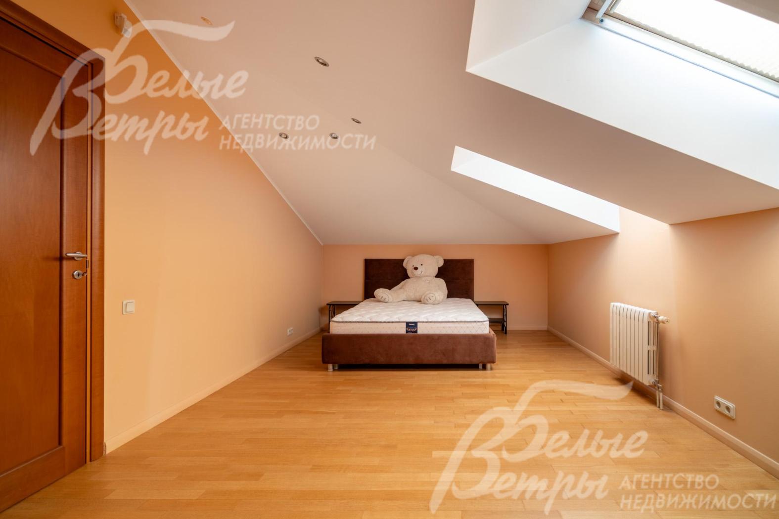 Спальня на втором этаже в блоке для персонала