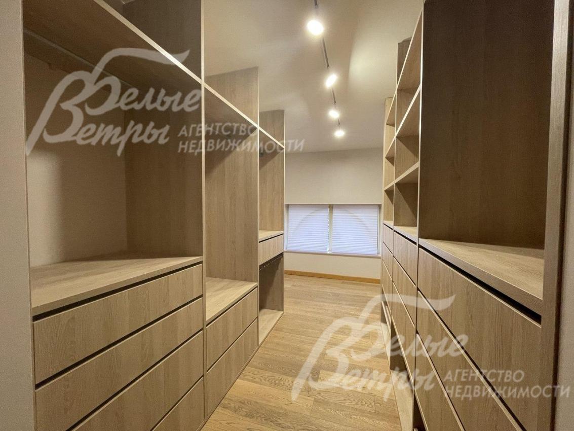 Гардеробная в мастер-спальне