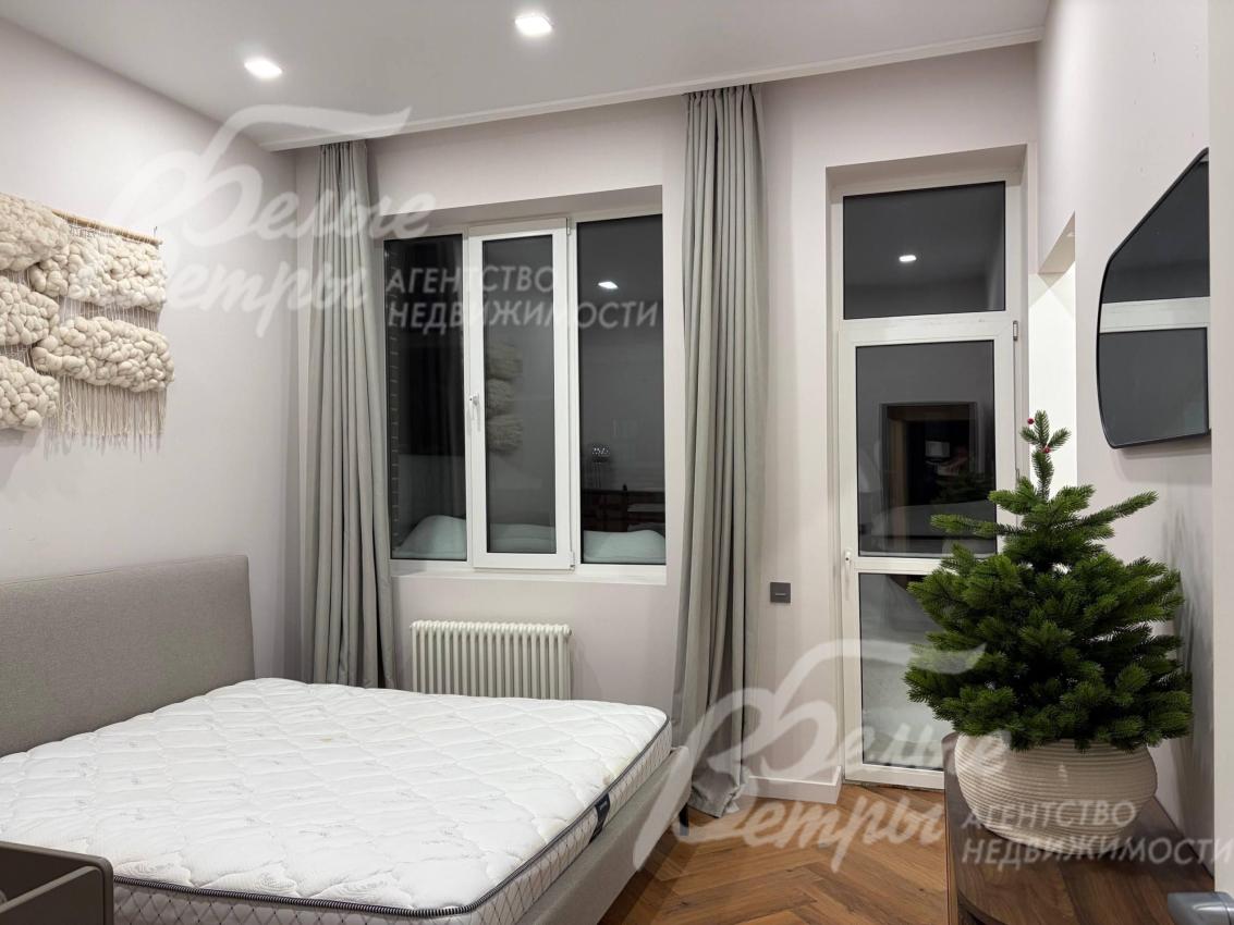 Выход на большой балкон 7 кв.м в главной спальне