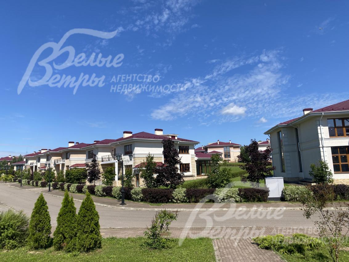 Дома в едином архитектурном стиле