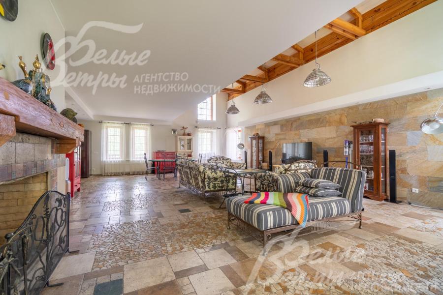 Дом полностью меблирован, вся обстановка и элементы интерьера от итальянских дизайнеров